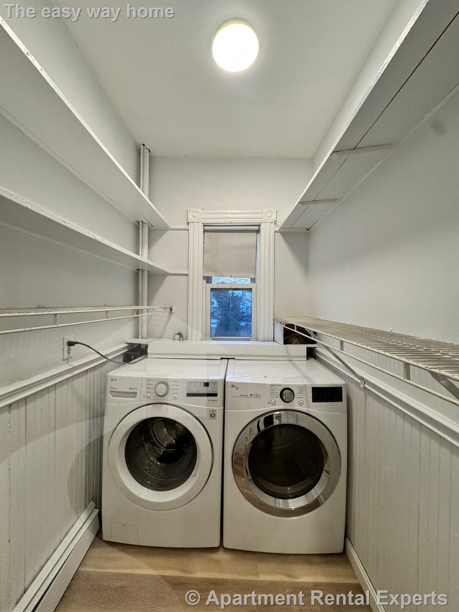 Building Photo - 136 Sharon St