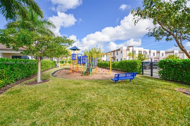 Building Photo - 640 NE 207th St