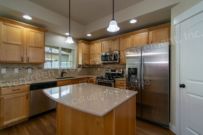 Building Photo - 5020 Cinquefoil Ln