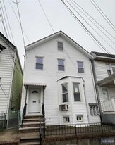 Building Photo - 215 William St