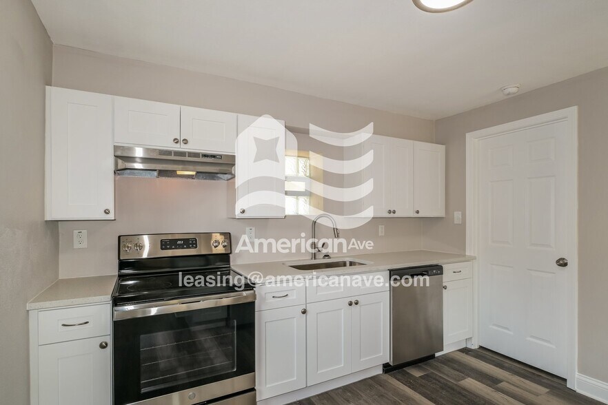 Building Photo - 6811 Chamberlain Ct