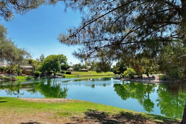 Building Photo - 3350 S Oleander Dr