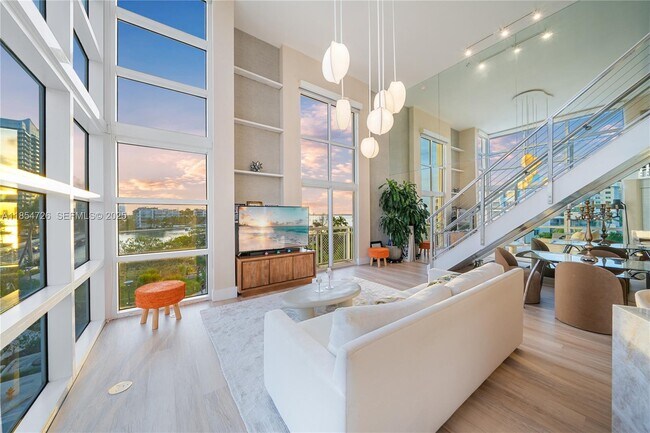 Building Photo - 1701 Sunset Harbour Dr