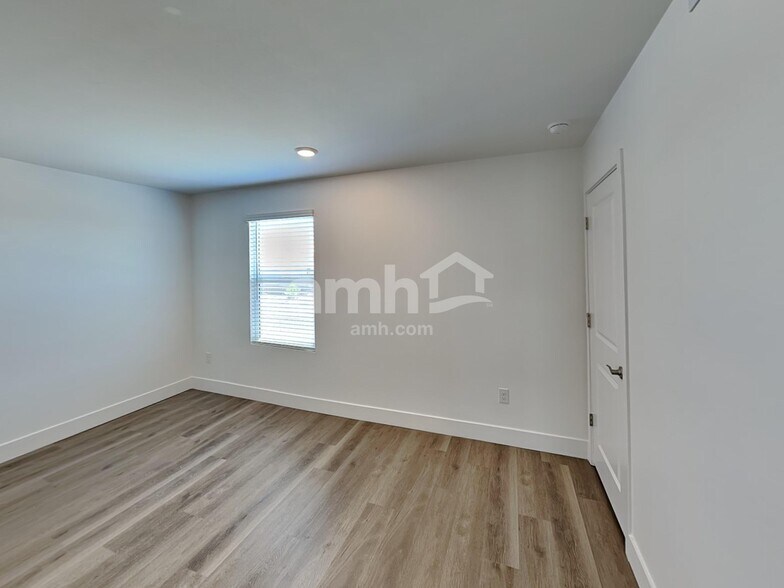Building Photo - 9644 Harkes Dr