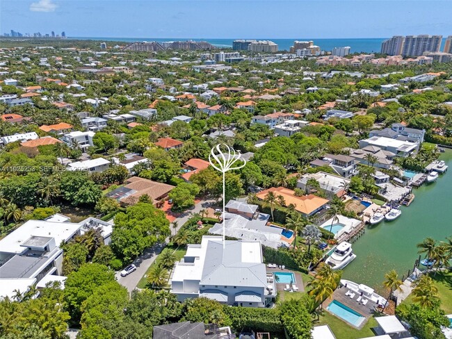 Building Photo - 420 Island Dr