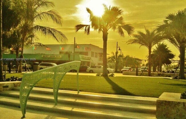 Building Photo - 1690 NE 25th Ave