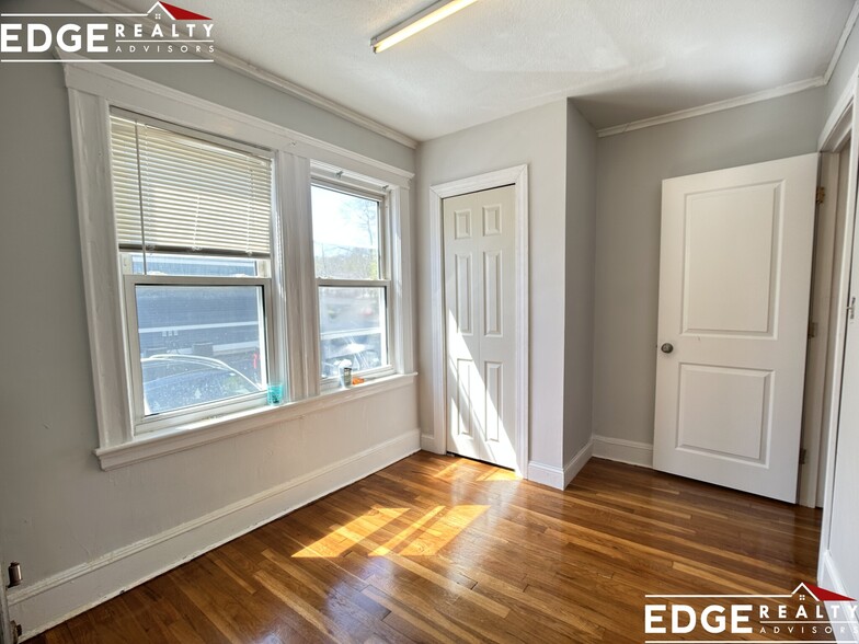 Building Photo - 84 Beechcroft St