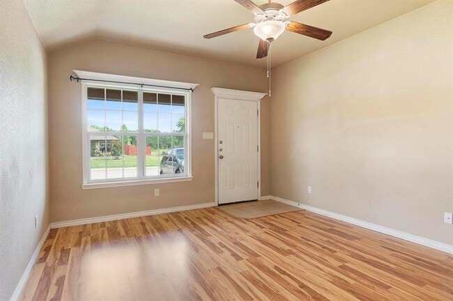 Building Photo - 1005 Leah Dr