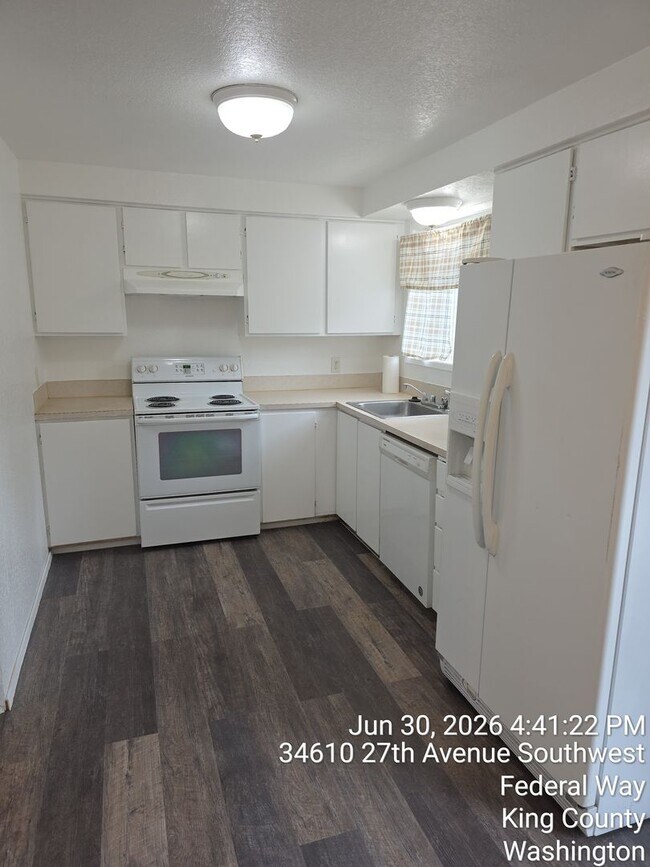 Building Photo - Federal way split level home - 3 bedrooms 2 bathrooms, AC, RV parking, EV Chargers and more, Avai...