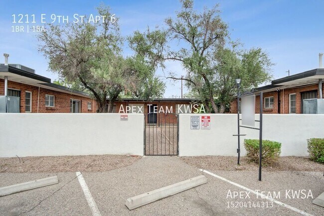 Building Photo - 1211 E 9th St