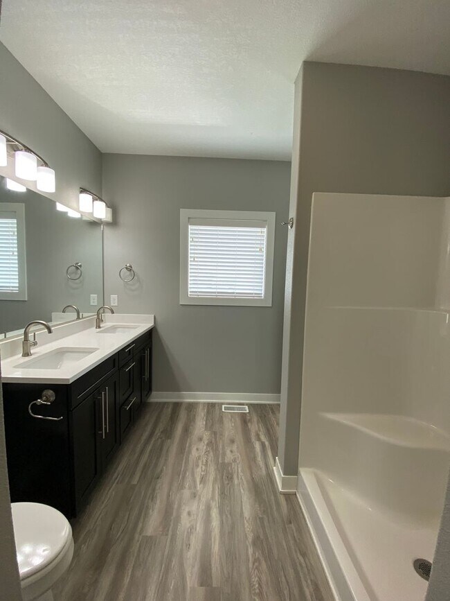 Building Photo - Beautiful and Unique Carriage House style home!