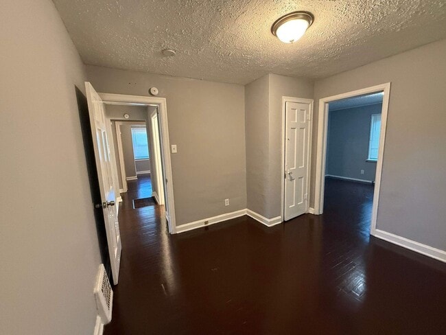Building Photo - 7004 Greenhaven Dr