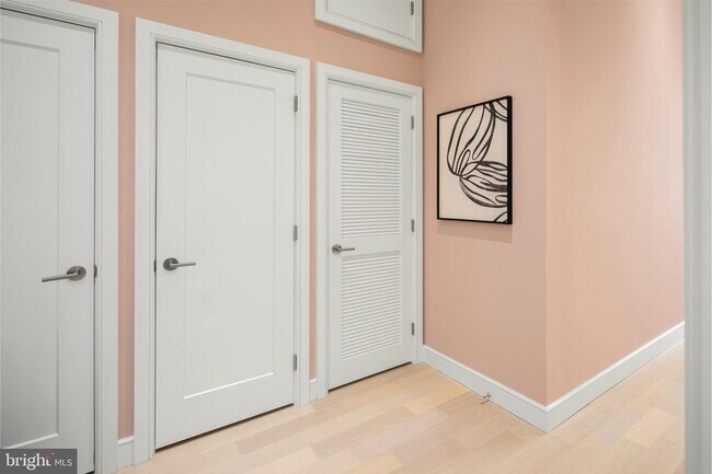 Building Photo - 900 N 9th St