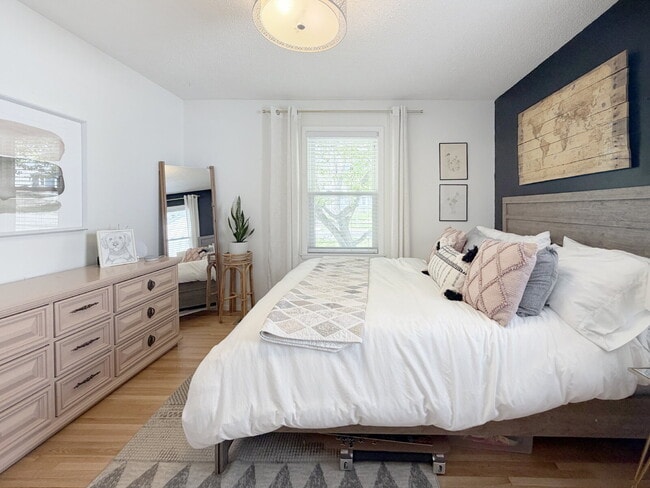Building Photo - Gorgeous 3-Bed/2 Bath in the Heart of Saint Louis Park - Dogs Welcome!