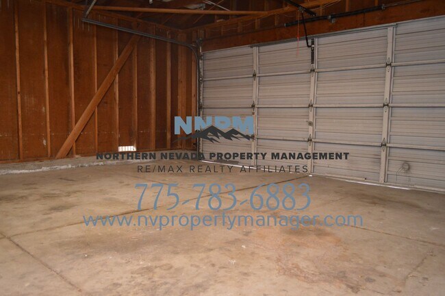 Building Photo - $2200 ~ 4 Bed ~ 2 Bath ~ Large Home on Corner lot off of S McCarren in Donner Springs Neighborhoo...