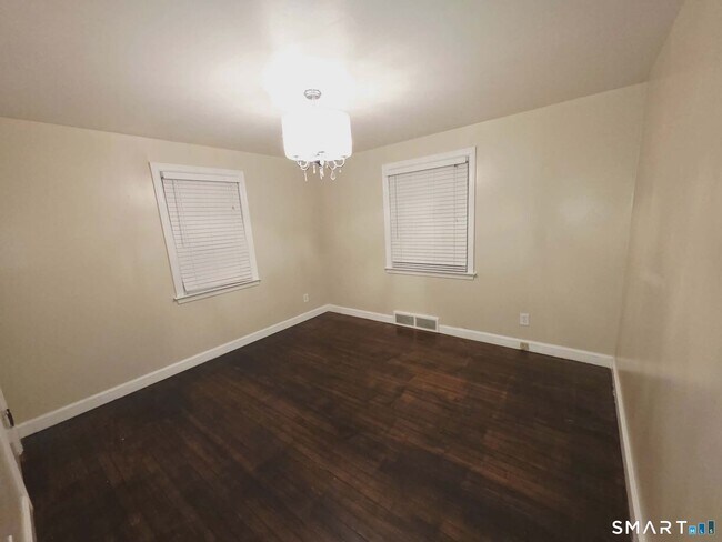 Building Photo - 271 Gaylord Dr