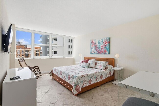 Building Photo - 2030 S Ocean Dr