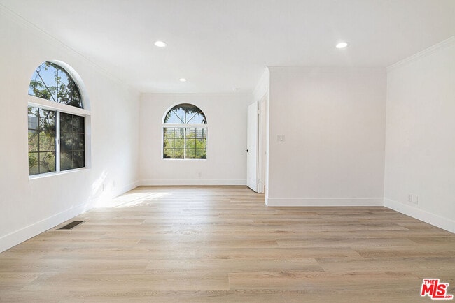 Building Photo - 466 S Orlando Ave