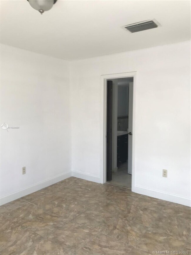 Building Photo - 10564 NW 8th Ln