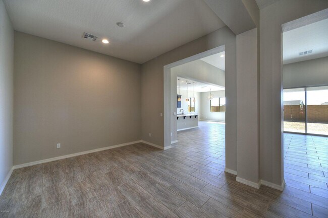 Building Photo - Gorgeous Single Level 4 bed 3 bath 3 car garage home at the Meadows community in Peoria