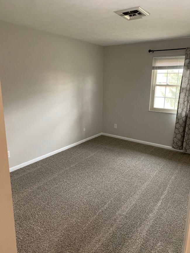 Building Photo - 1424 Town Hall Rd