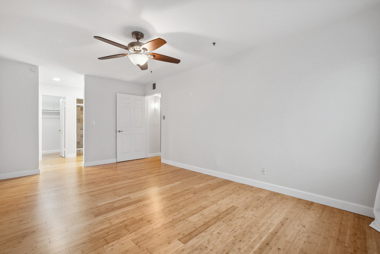 Building Photo - 5605 Friars Rd