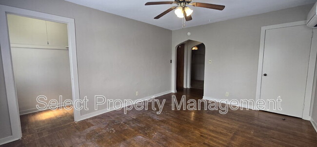 Building Photo - 1033 Edgewater Ave