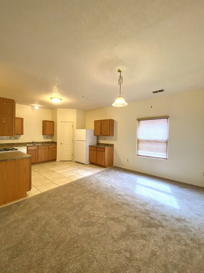 Building Photo - 4BR - PLUS LOFT and 3 CAR GARAGE