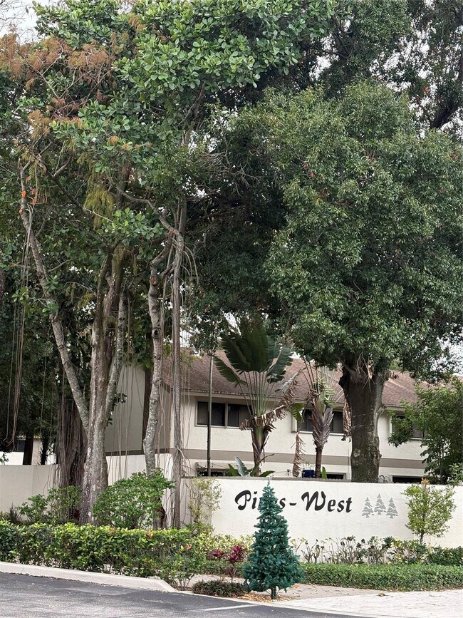 Building Photo - 3068 S Oakland Forest Dr