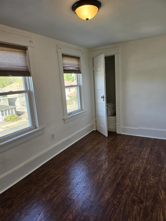 Building Photo - 104 Dupont Ave