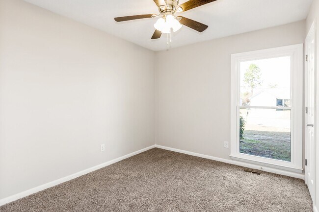 Building Photo - 3-Bedroom Retreat with 2 Full Baths in Fayetteville