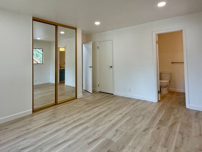 Building Photo - Bright & Updated 3 Bedroom 2 Bath Single Family Home in Santa Clara