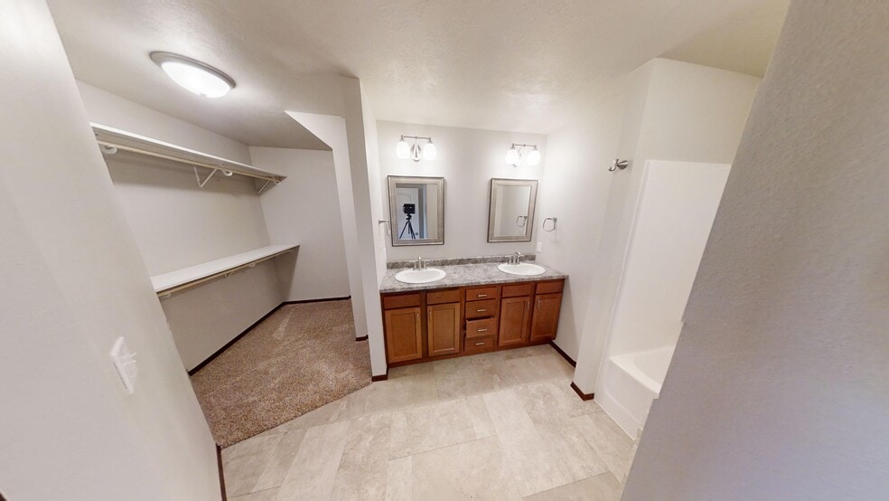 Building Photo - 110 Tanner Ct