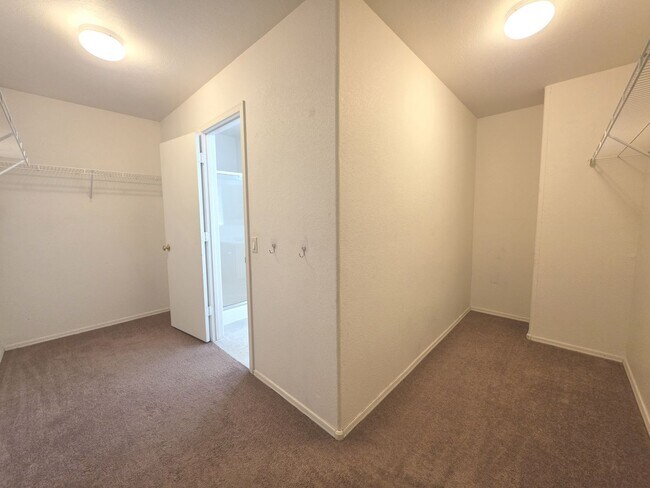 Building Photo - 30469 N Plantation Dr