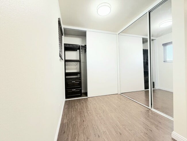 Building Photo - 809 E Acacia Ave