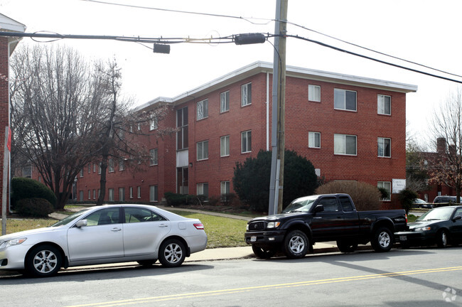 Building Photo - Carlyn Springs Apartments