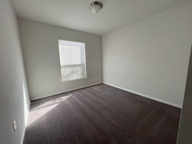 Building Photo - 917 Durness Dr