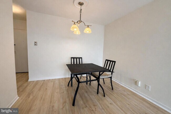 Building Photo - 301 N Beauregard St