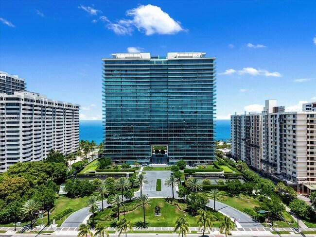 Primary Photo - 10201 Collins Ave