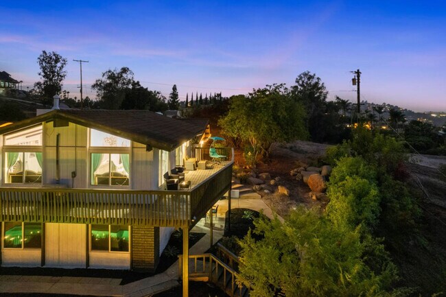 Building Photo - 5048 Bluff Pl