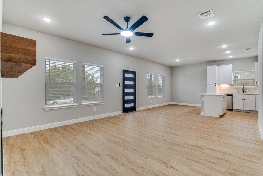 Building Photo - 2707 Brazos River Dr