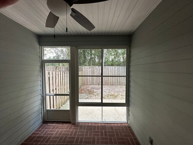 Building Photo - 22 Sir Lancelot Way