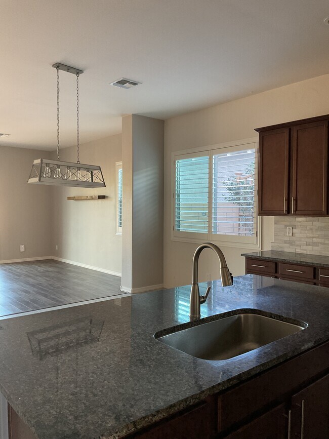 Building Photo - 20466 W Legend Trail