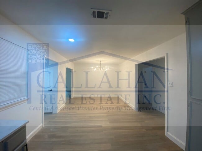 Building Photo - Southwest LR 4 Bedroom Home