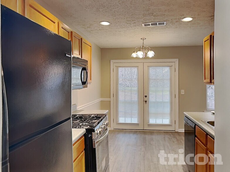 Building Photo - 220 Osmanthus Way