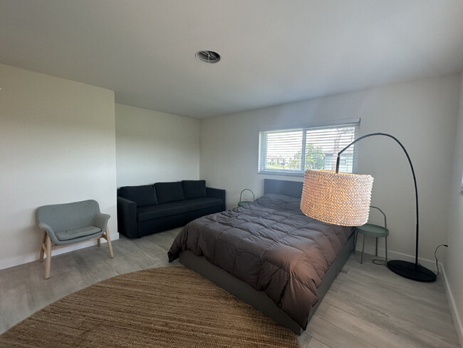 Building Photo - Beautiful 2-bedroom, 2-bathroom in Rotonda...