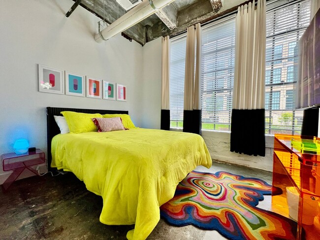 Building Photo - Swanky, Funky, Groovy, loft space Cincinna...