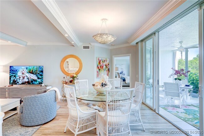 Building Photo - 5799 NE Island Cove Way