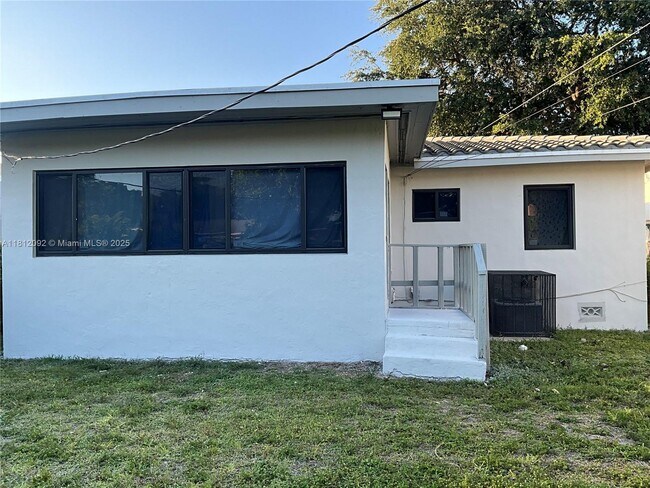 Building Photo - 940 NW 47th St
