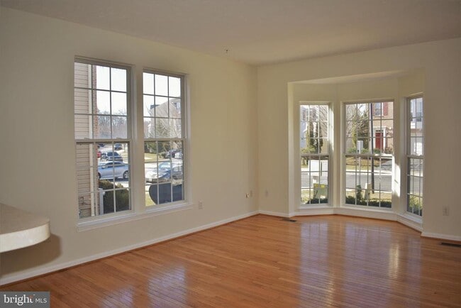 Building Photo - 1481 Pangbourne Way